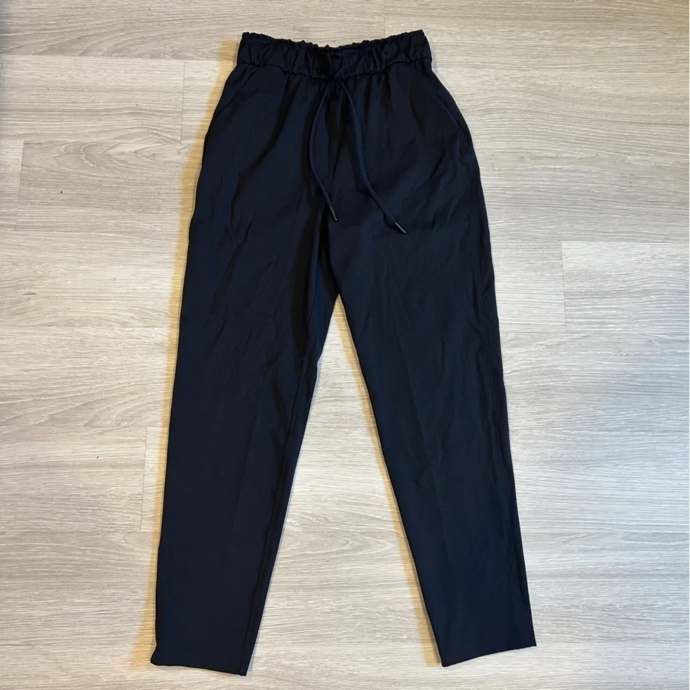 Lululemon Women’s Black Stretch High-Rise Pant 7/8 Length - 4